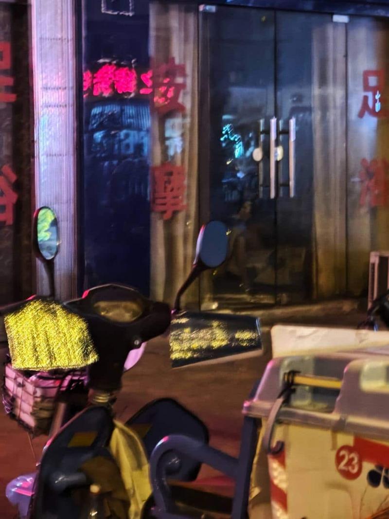 春雷农贸市场友谊路上的中石油加